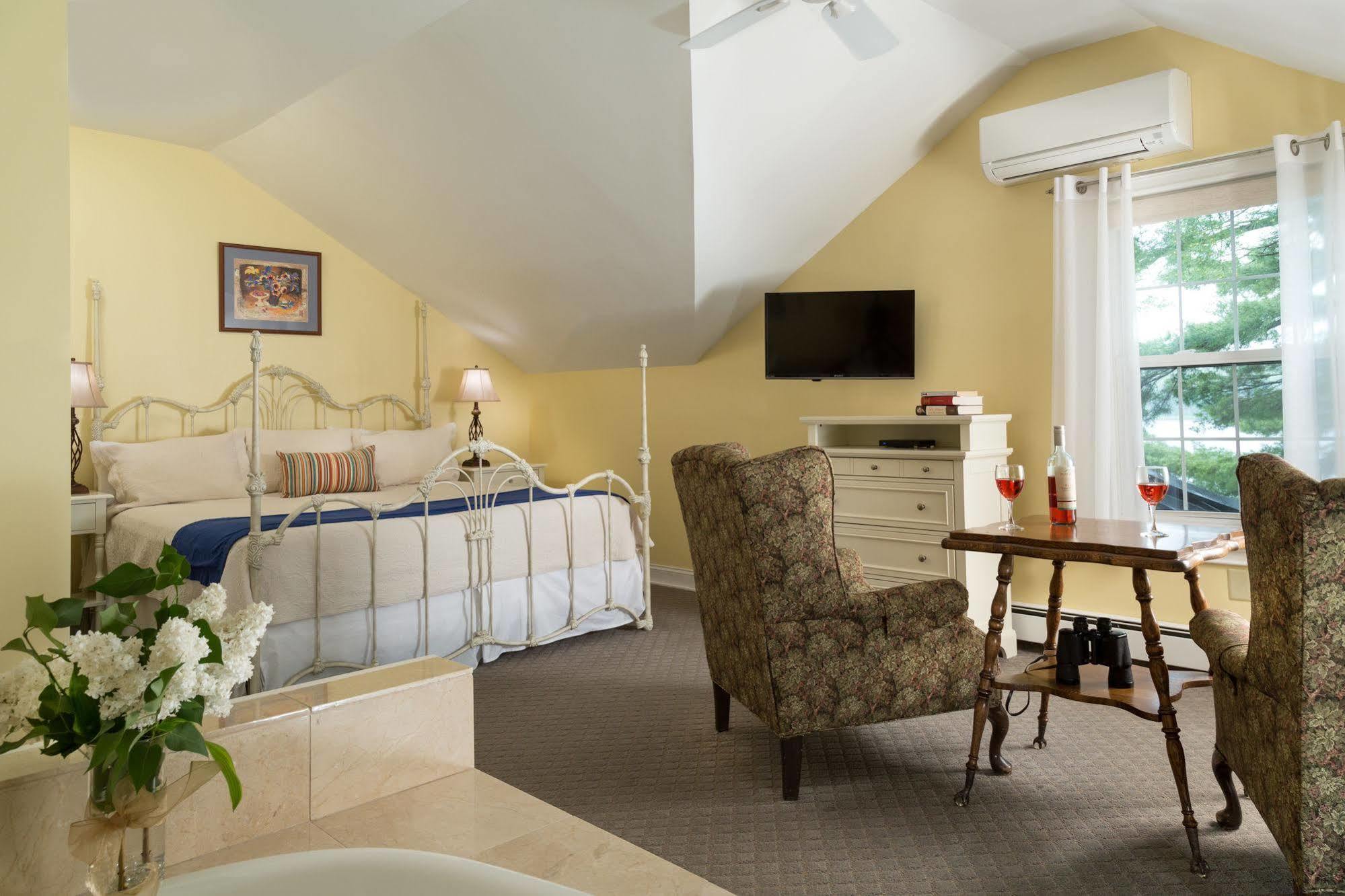 Wolf Cove Inn Poland Extérieur photo